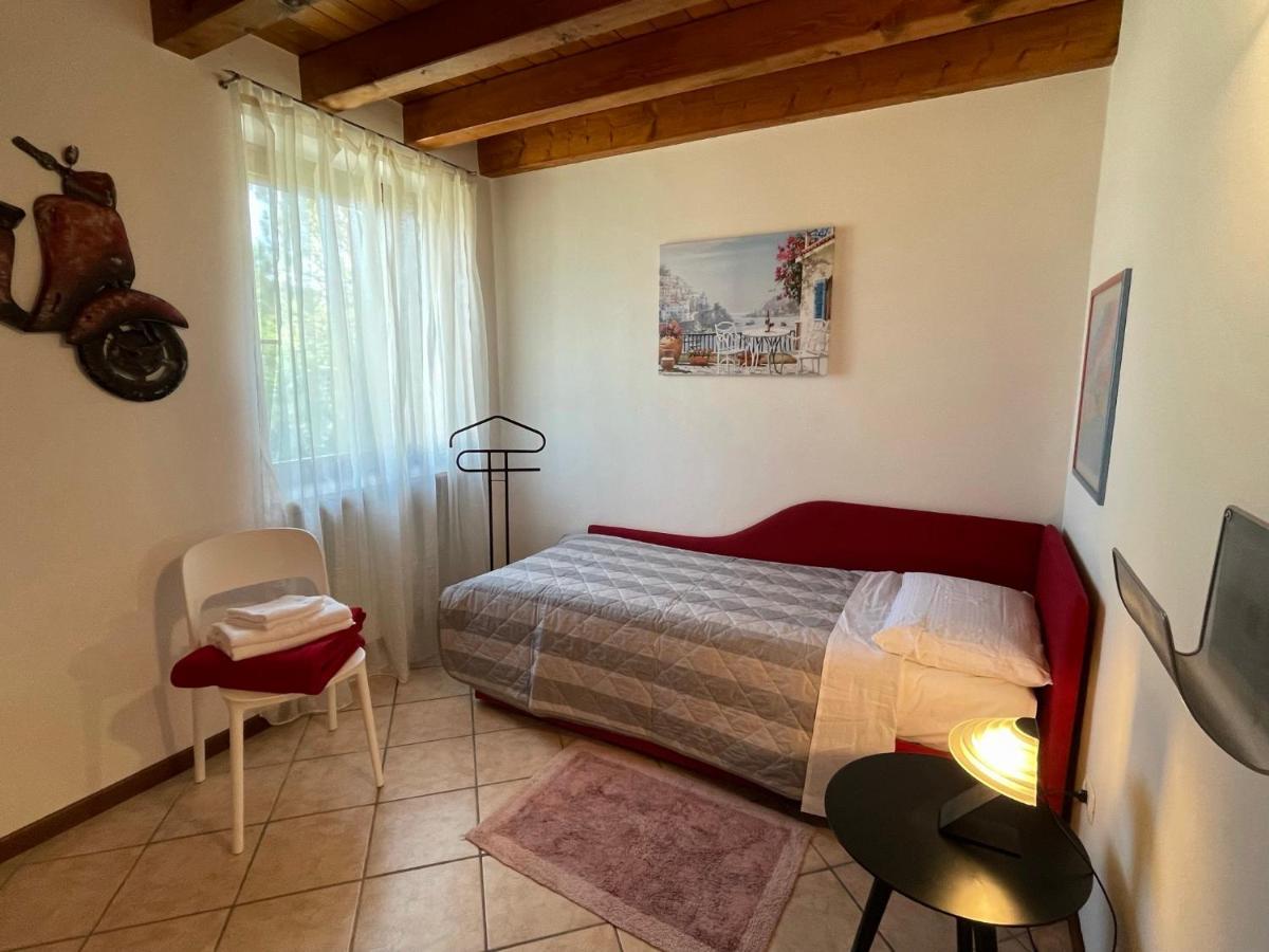Casa Loredana - Graziosa Casa Vacanze Sul Lago Di Garda Apartment Cavalcaselle Ngoại thất bức ảnh